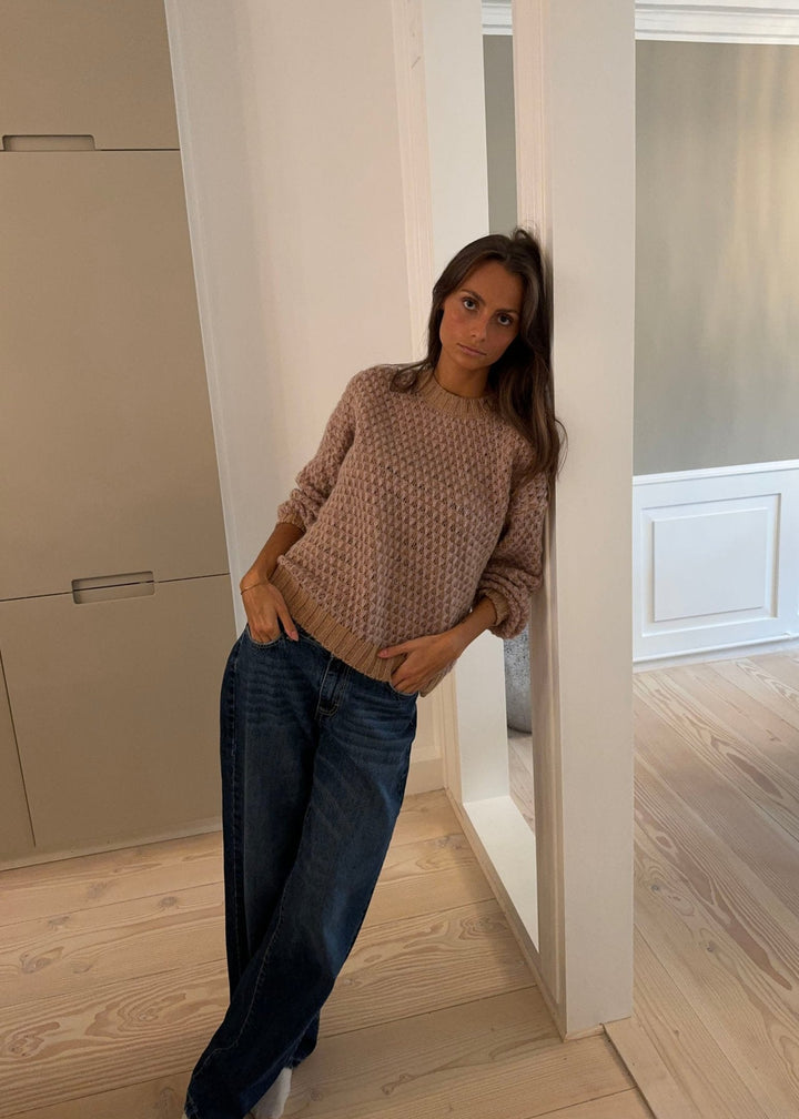 Jensen | Women’s loose fit sweater with ribbed edges