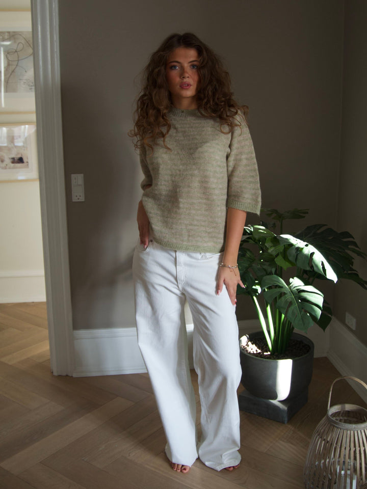 Evie | Women’s striped knitted t-shirt with oversized silhouette