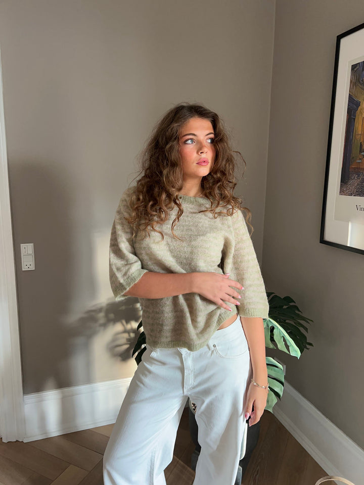 Evie | Women’s striped knitted t-shirt with oversized silhouette