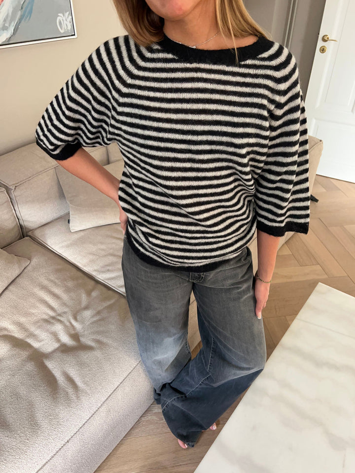 Poppy | Women’s striped knitted t-shirt with oversized fit