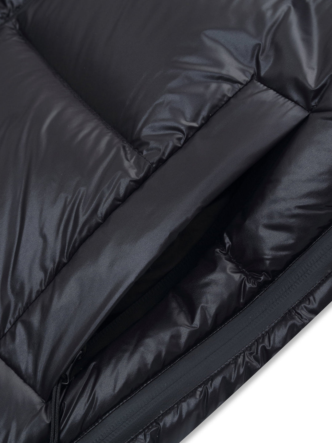 Zennah | Women’s hooded winter jacket with a streamlined, weather-ready silhouette