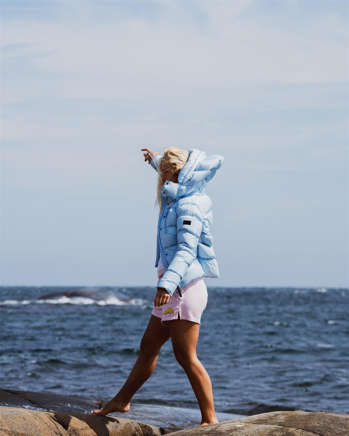 Levi | Women’s short down puffer jacket with detachable hood