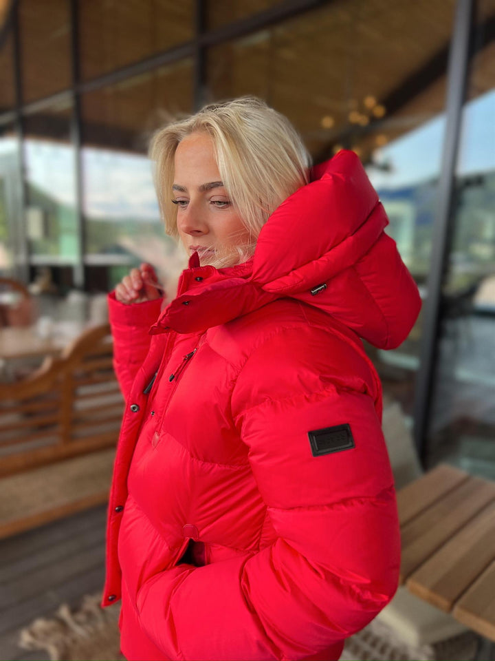 Jesara | Women’s short winter jacket with a structured hood and sculpted silhouette