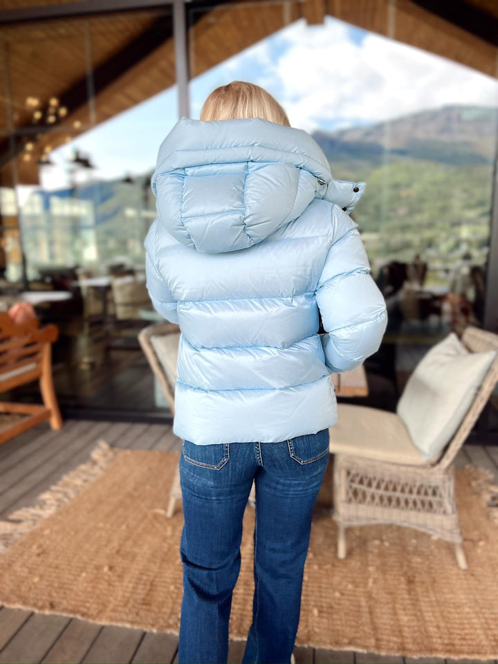 Levi | Women’s short down puffer jacket with detachable hood