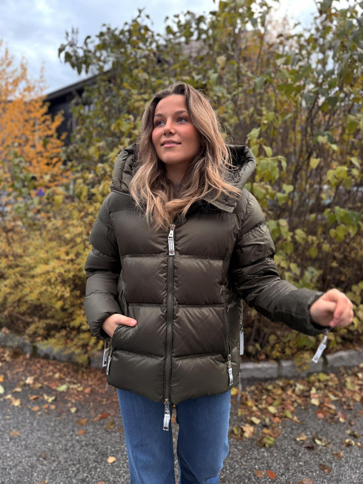 Hadlee | Women’s down puffer jacket with adjustable hood