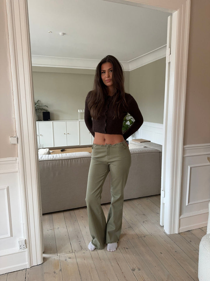 Zola | Women’s jeans with fringe details and flared silhouette