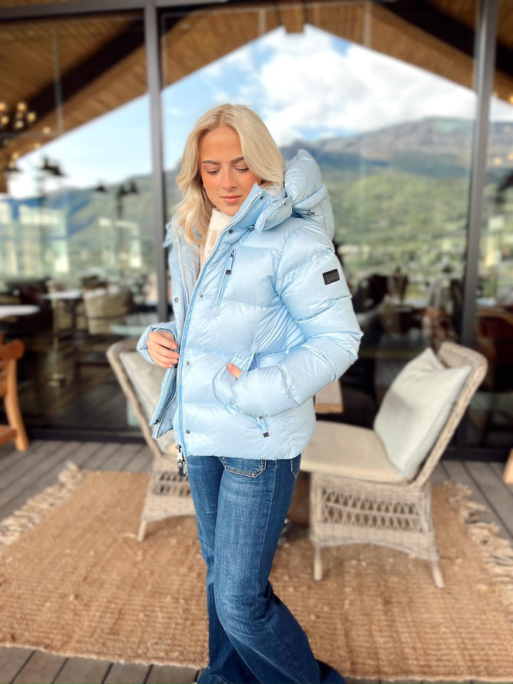 Levi | Women’s short down puffer jacket with detachable hood