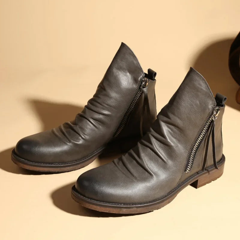 Bernardo | Men's boots with sleek shape
