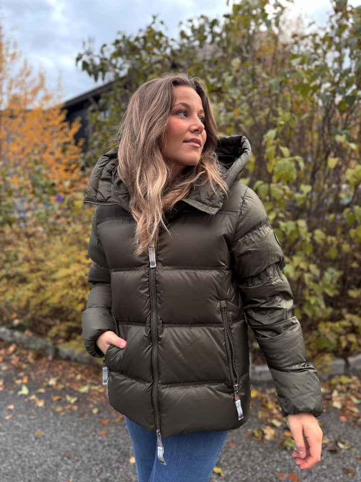 Hadlee | Women’s down puffer jacket with adjustable hood