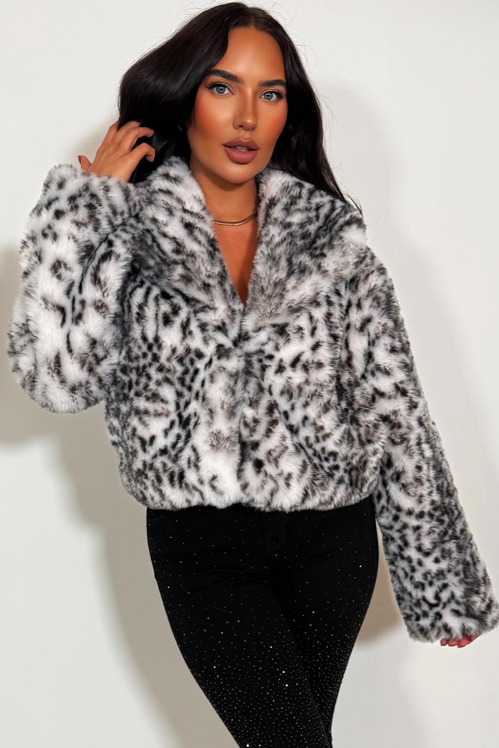 Cloverly | Women’s cropped faux fur jacket with collar