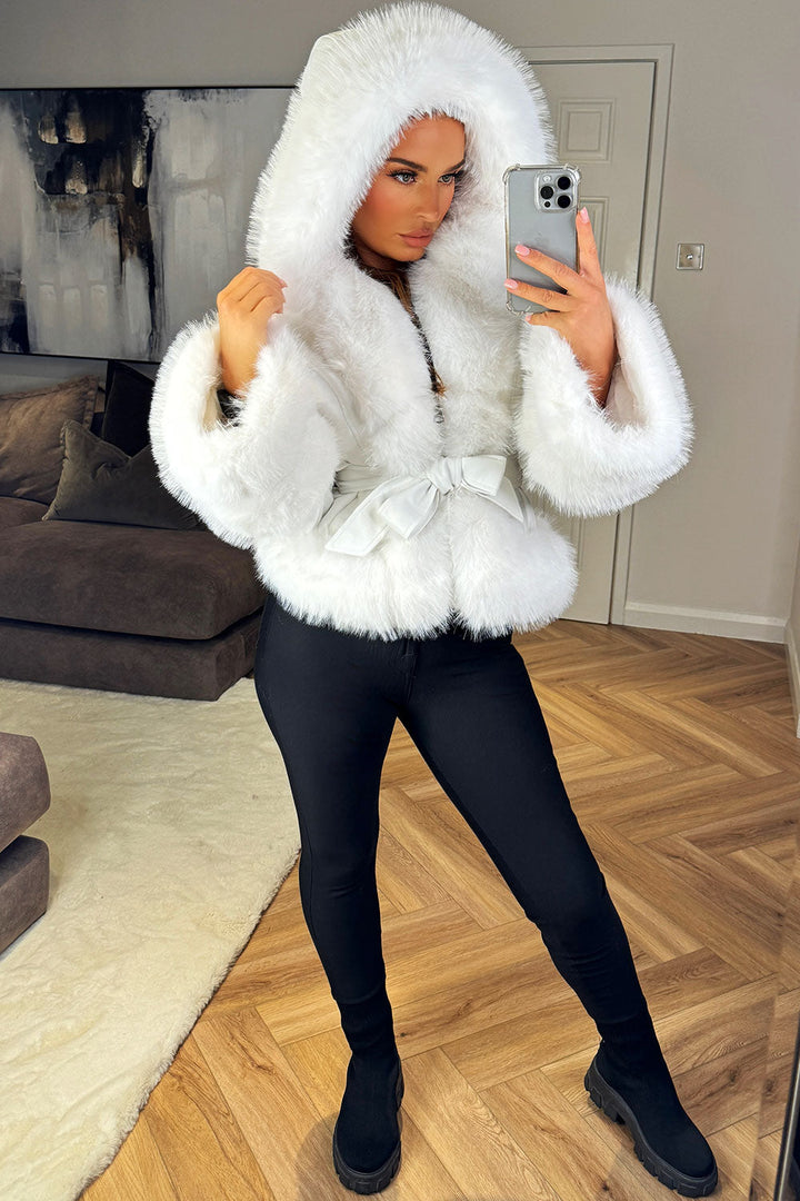 Loxley | Women’s short faux fur coat with hood and belt