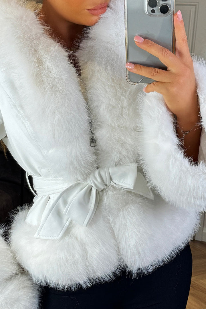 Loxley | Women’s short faux fur coat with hood and belt