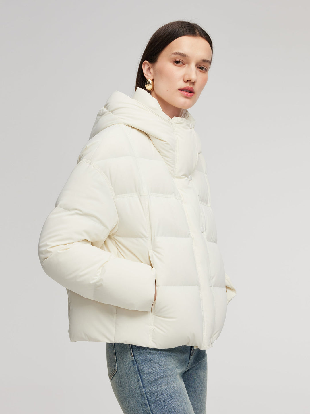 Scout | Women’s short puffer jacket with soft sculpted hood