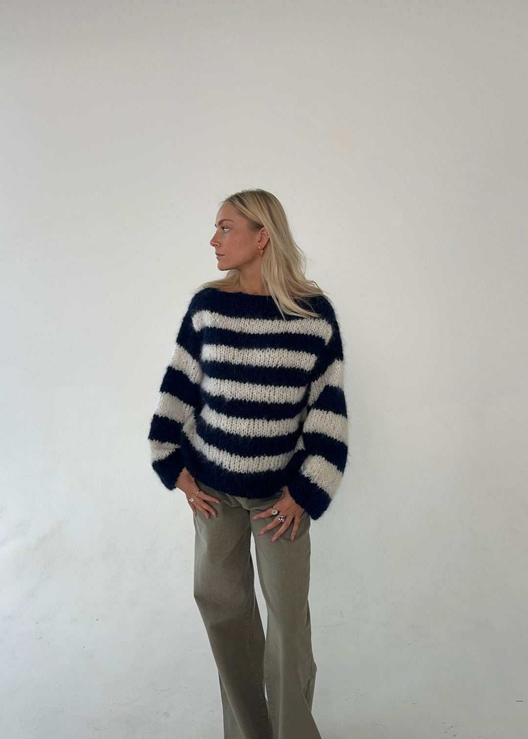 Violet | Women’s sweater knitting pattern and yarn kit