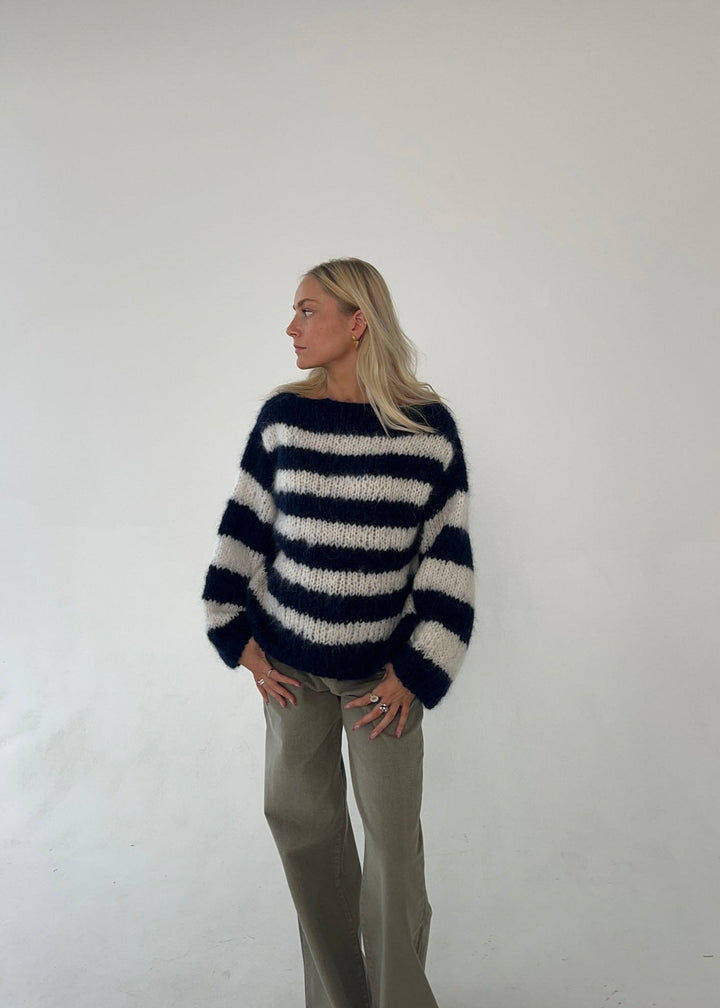 Violet | Women’s sweater knitting pattern and yarn kit