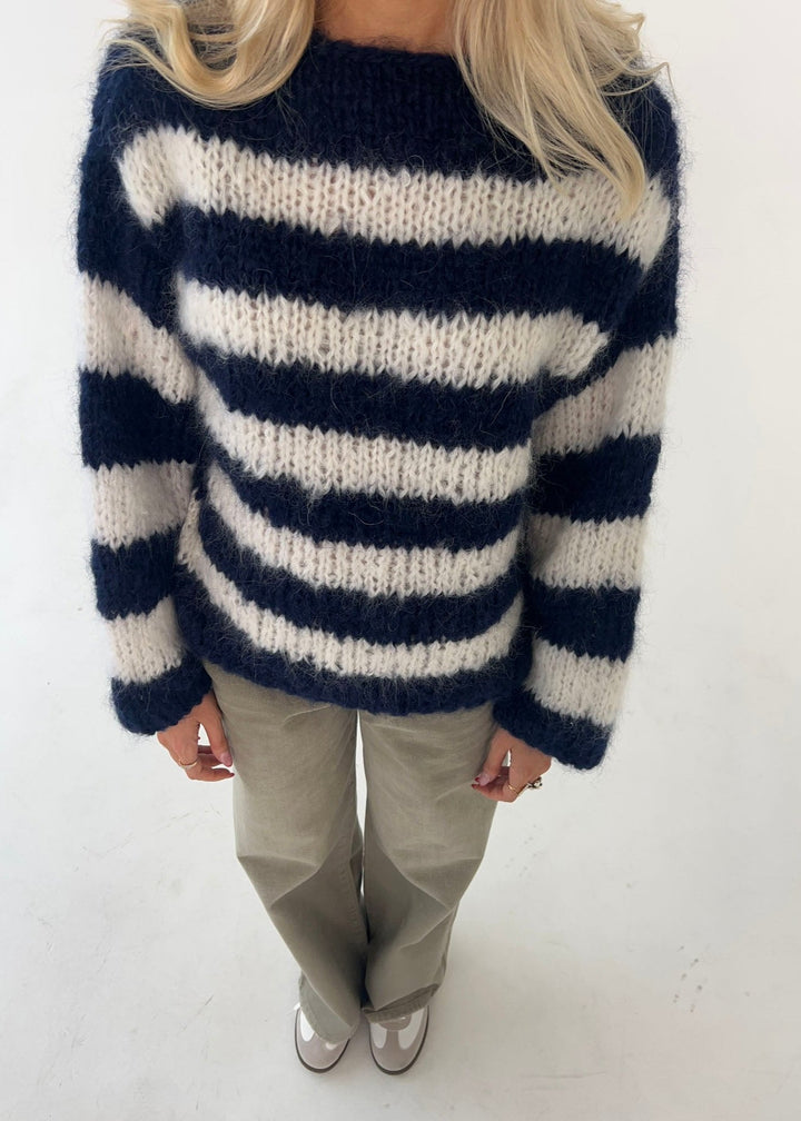 Violet | Women’s sweater knitting pattern and yarn kit