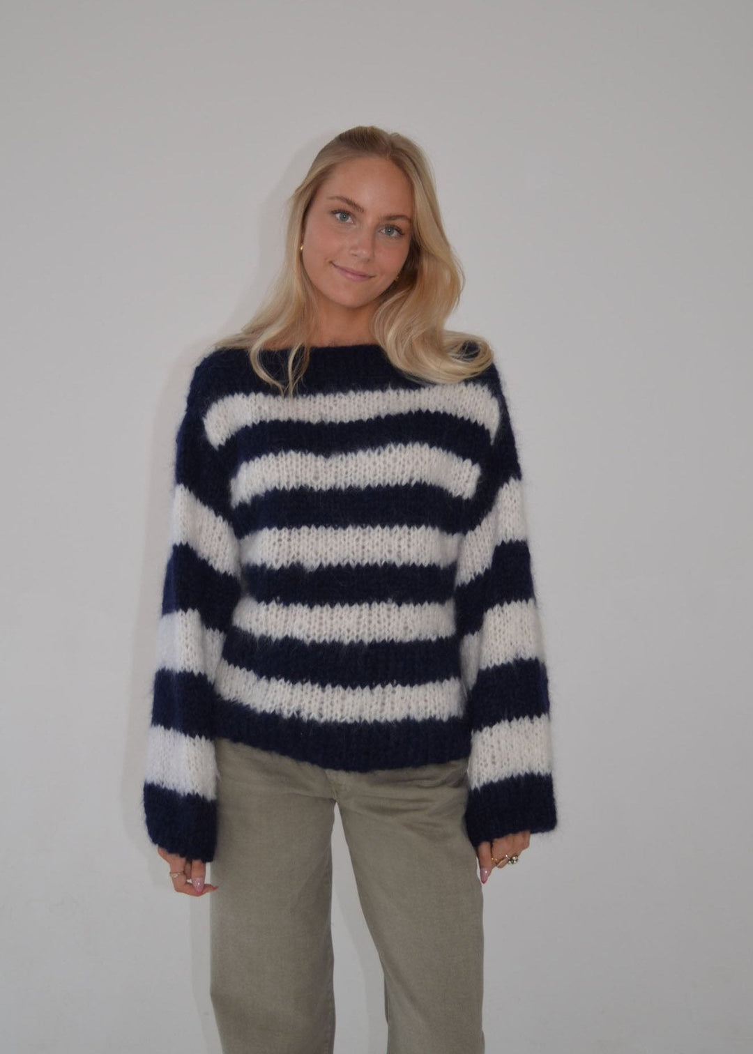 Violet | Women’s sweater knitting pattern and yarn kit