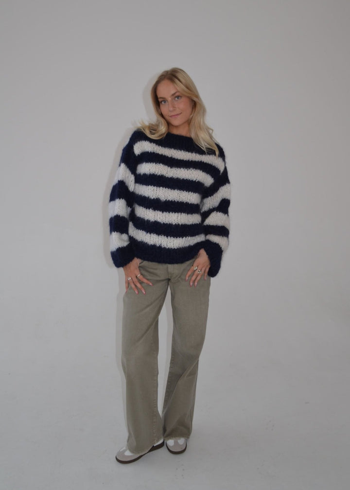 Violet | Women’s sweater knitting pattern and yarn kit