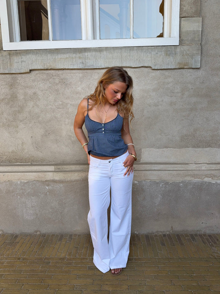 Talia | Women’s low-waisted jeans with slim cut and clean outline