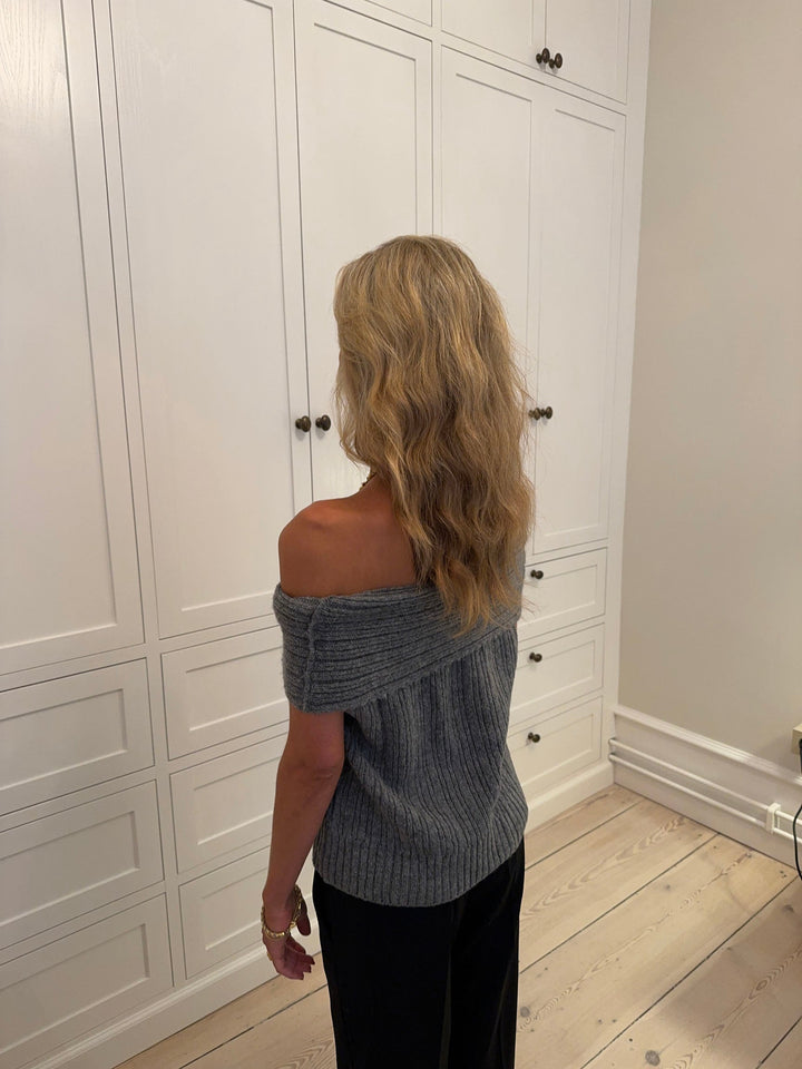 Petra | Women’s off-shoulder knit top with ribbed design
