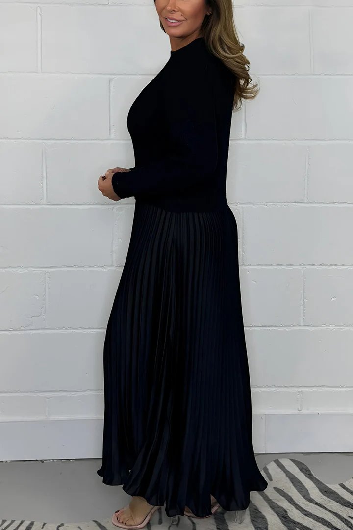 Viv | Women’s knitted sweater with cable pattern and folded collar