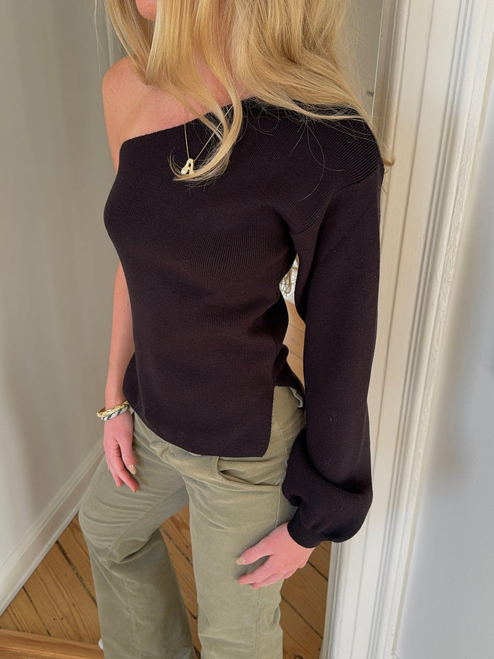 Frankie | Women’s asymmetric knit blouse with side slits