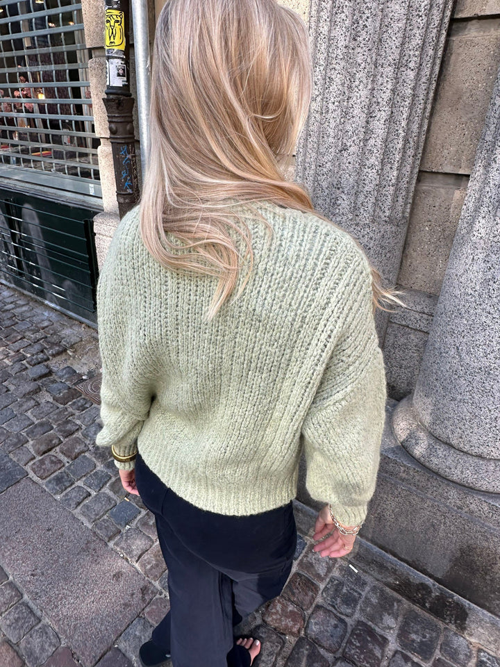 Ruffa | Women’s knit sweater with cable design and balloon sleeves