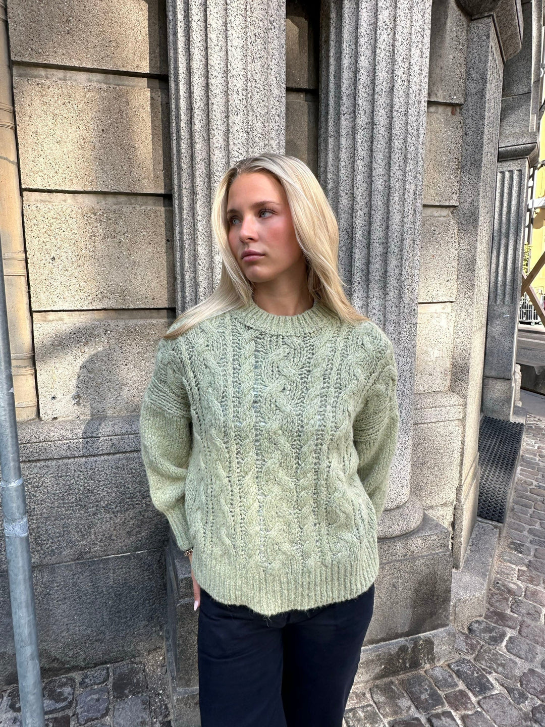 Ruffa | Women’s knit sweater with cable design and balloon sleeves