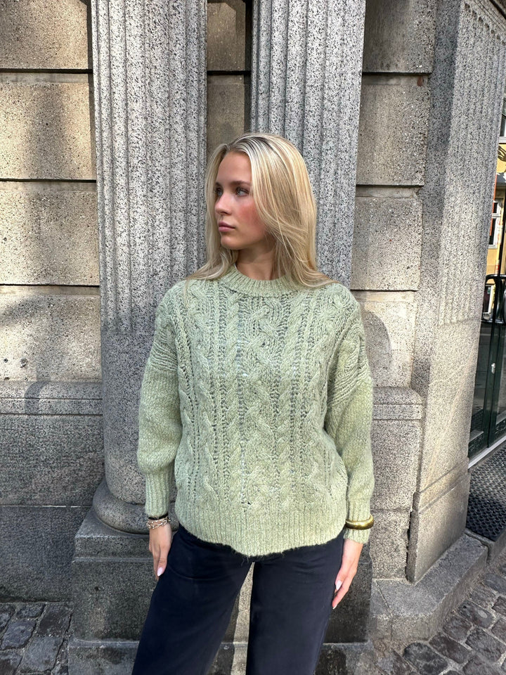 Ruffa | Women’s knit sweater with cable design and balloon sleeves