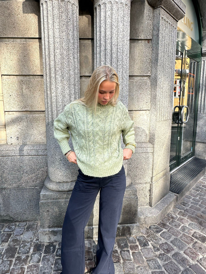 Ruffa | Women’s knit sweater with cable design and balloon sleeves