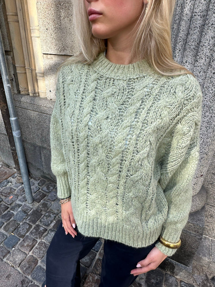 Ruffa | Women’s knit sweater with cable design and balloon sleeves