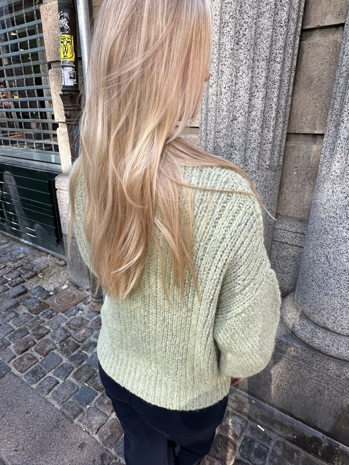 Ruffa | Women’s knit sweater with cable design and balloon sleeves