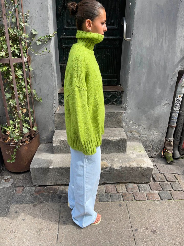 Kate | Women’s green turtleneck sweater with ribbed details and sleek silhouette