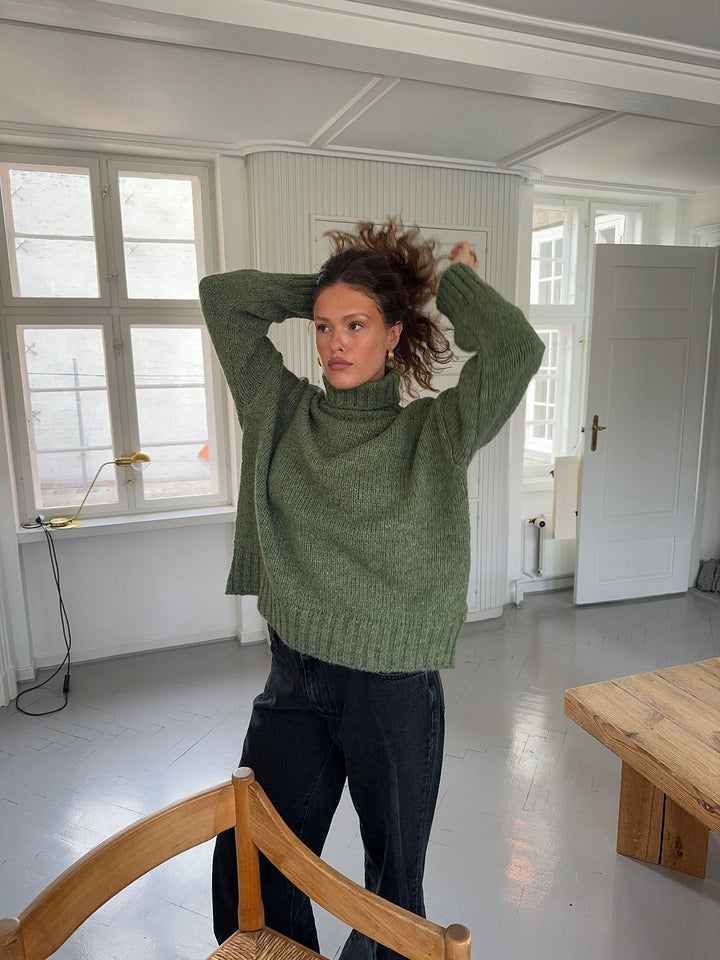 Kris | Women’s green turtleneck sweater with ribbed details and sleek silhouette