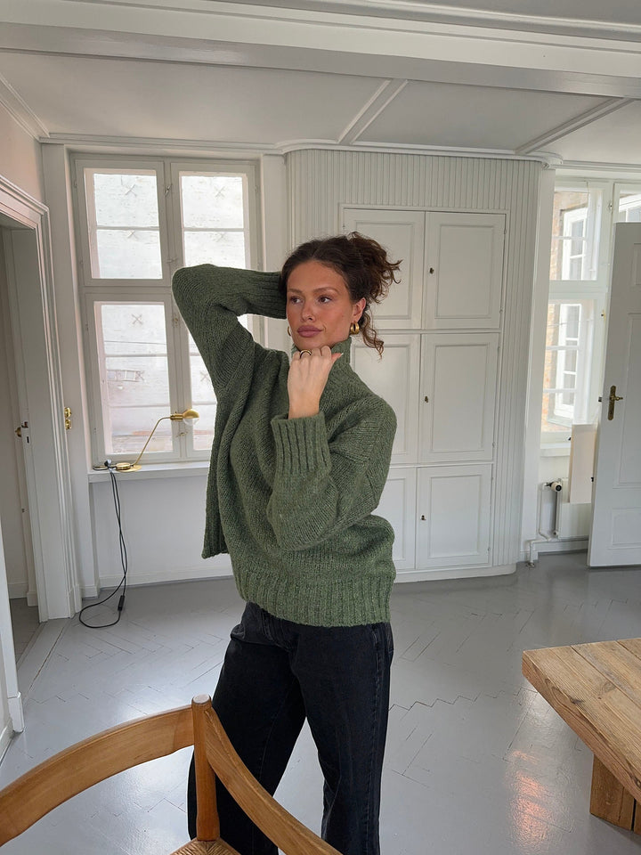 Kris | Women’s green turtleneck sweater with ribbed details and sleek silhouette