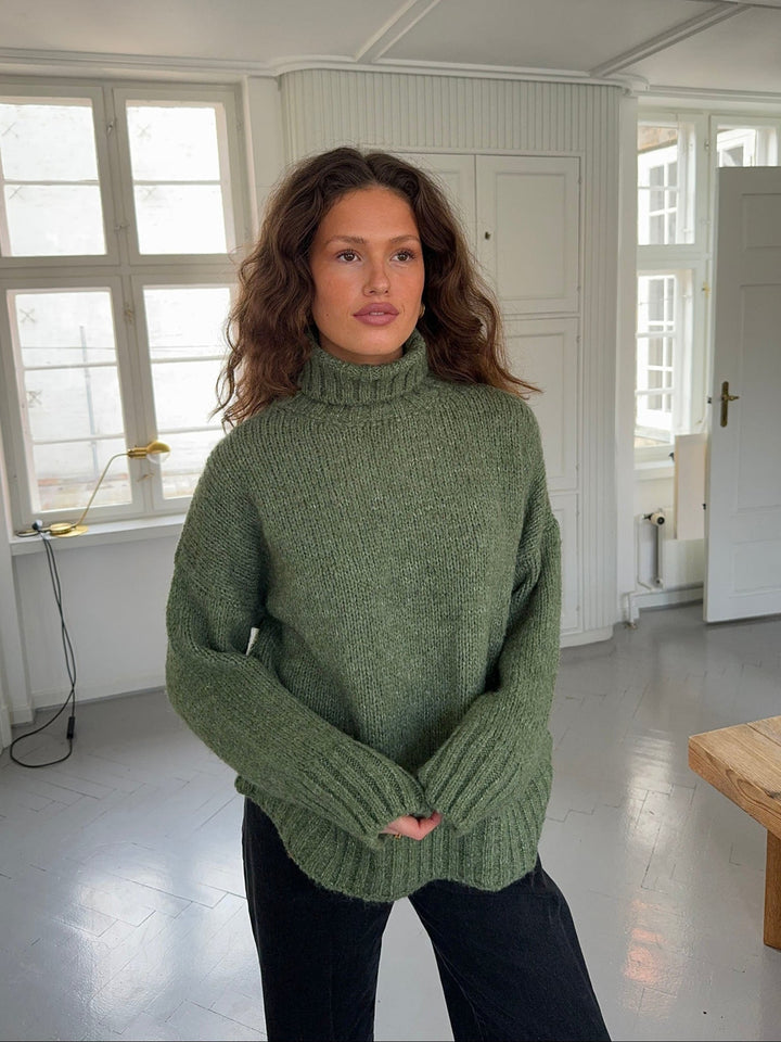 Kris | Women’s green turtleneck sweater with ribbed details and sleek silhouette