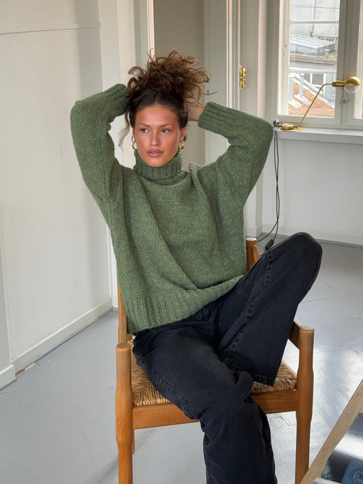 Kris | Women’s green turtleneck sweater with ribbed details and sleek silhouette